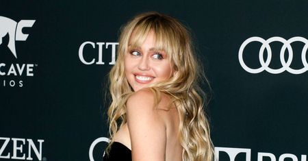 Miley Cyrus nie przeszkadzają kontrole lotniskowe. Wręcz przeciwnie, lubi je