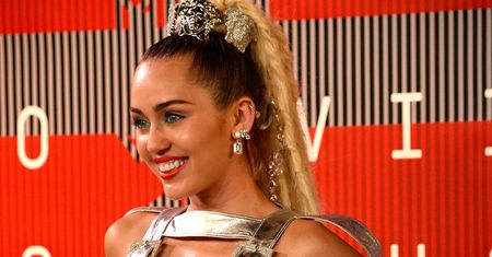 2015 MTV VMA: Miley Cyrus niemal nago!