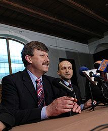 Premier w Toruniu: jadłem drób, witałem się z łabędziami