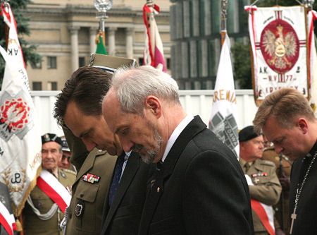 Macierewicz: mamy do czynienia z przestępstwem