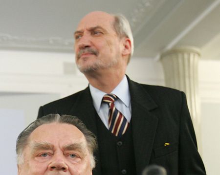 Macierewicz: "noc teczek" przyniosła zwycięstwo