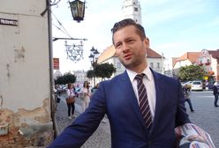 Wyniki wyborów 2019. Poseł Kamil Bortniczuk pokazał dziurawe buty. Tak chodził za wyborcami