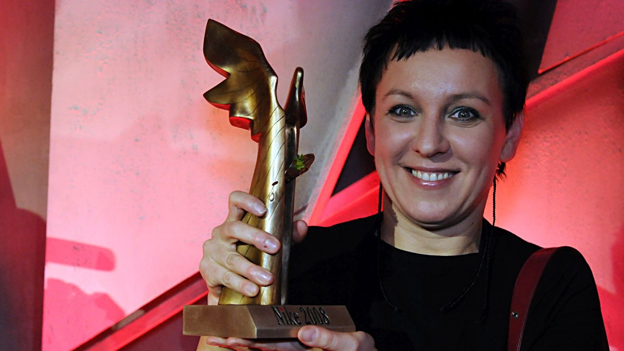 Istnieją tylko życia ludzi, czyli czym zachwyca proza Tokarczuk