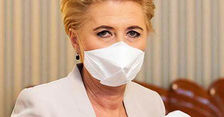 Internauci są przekonani, że Agata Duda wsparła Strajk Kobiet. Jej kreacja mówi więcej niż słowa