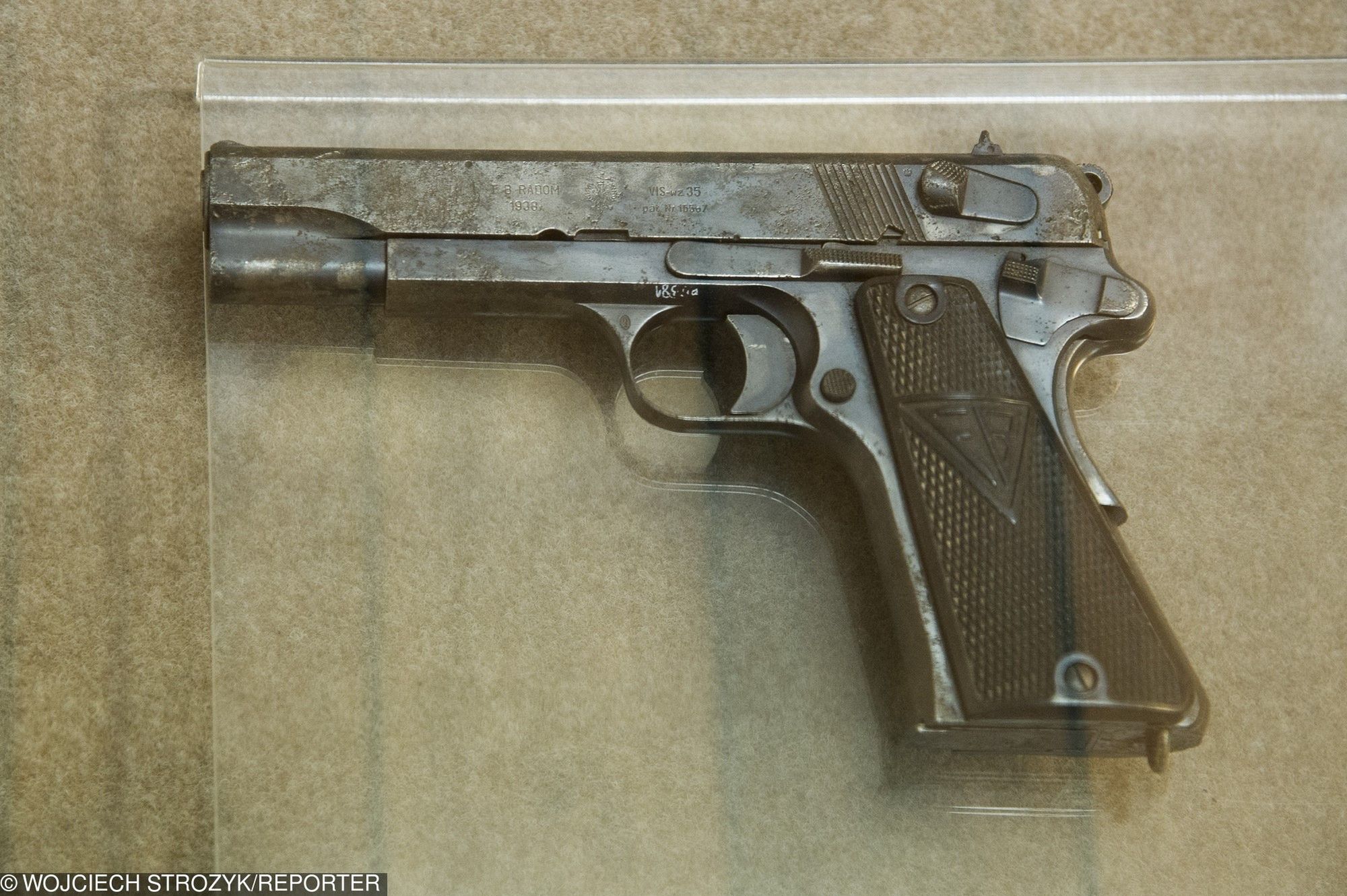 Pistolet VIS35. Wersję limitowaną ma Michał Dworczyk 