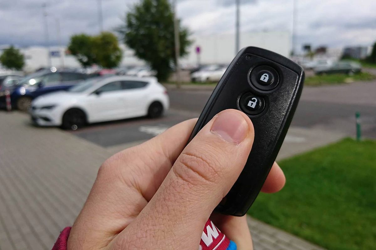 Chińska elektronika pokona każde auto. Złodzieje upodobali sobie prosty sposób na kradzież