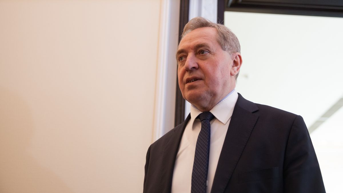 Minister środowiska Henryk Kowalczyk podpisał rozporządzenie ws. ostrzejszych przepisów dotyczących alarmowania o smogu.