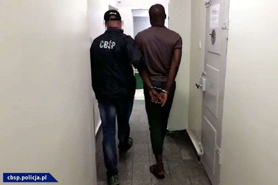 FBI sobie nie poradziło. Przestępcę namierzyli  i zatrzymali polscy "łowcy cieni"