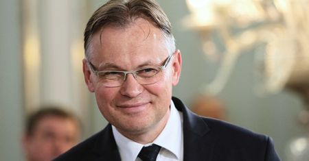 Olga Tokarczuk z nagrodą Nobla. Arkadiusz Mularczyk: Akademia powinna przeprosić za Potop