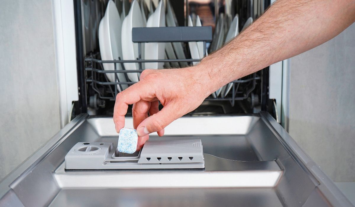 Gdy zmywarka nie domywa naczyń, warto zwrócić uwagę na ten szczegół. To może być powód