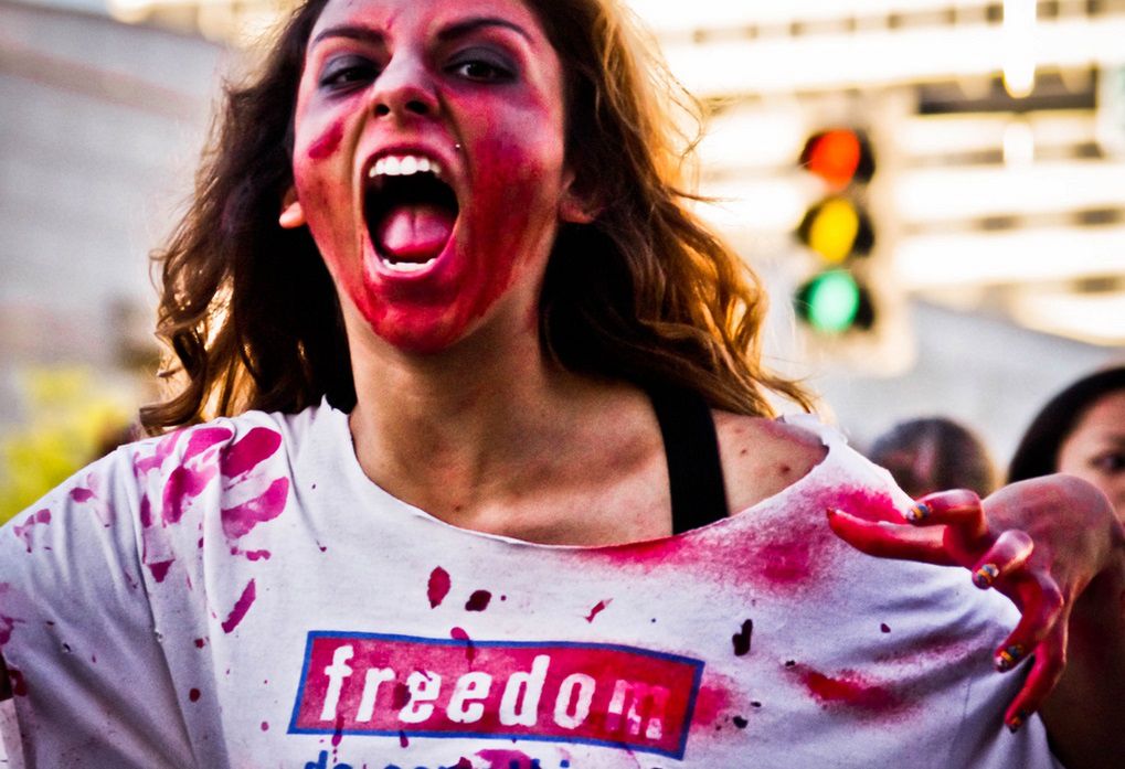 Jak nie zwariować w walentynki? Poradnik dla singli