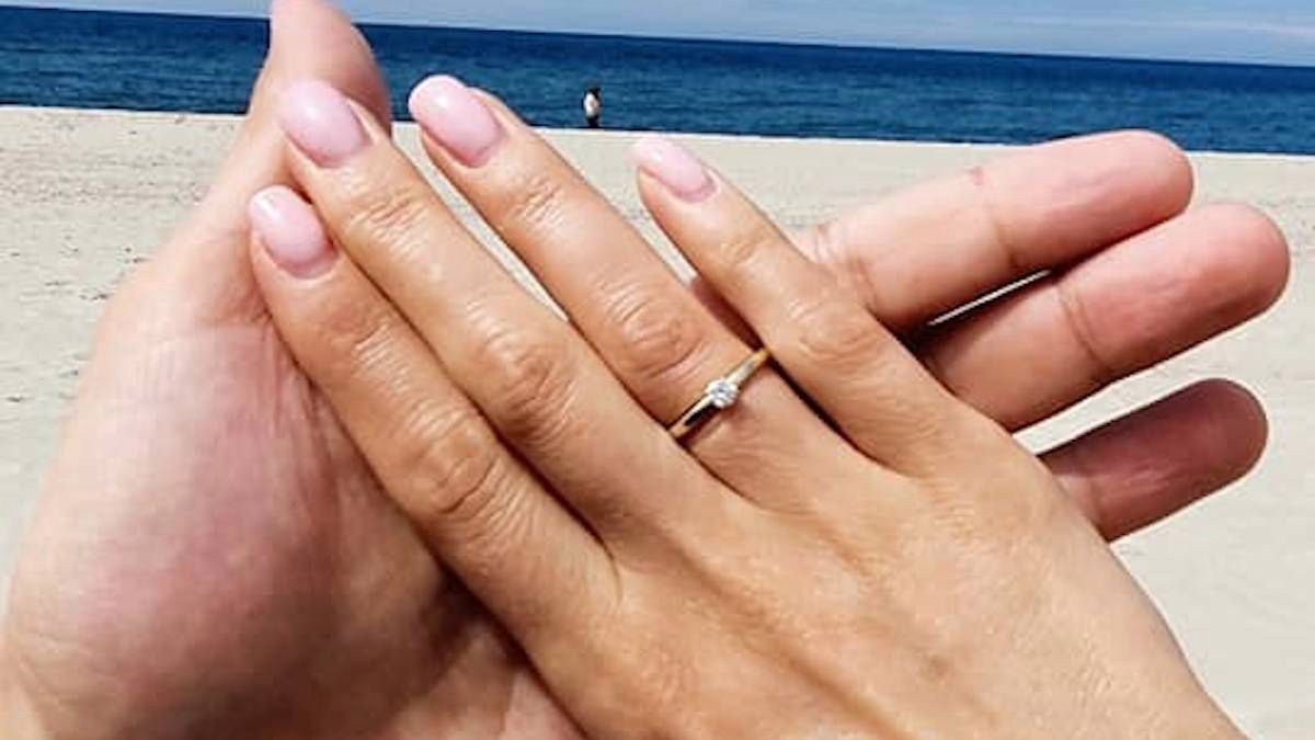 Gwiazda TVN zaręczyła się z redaktorem TVP. Pokazała piękny pierścionek: "Zwariowałam"