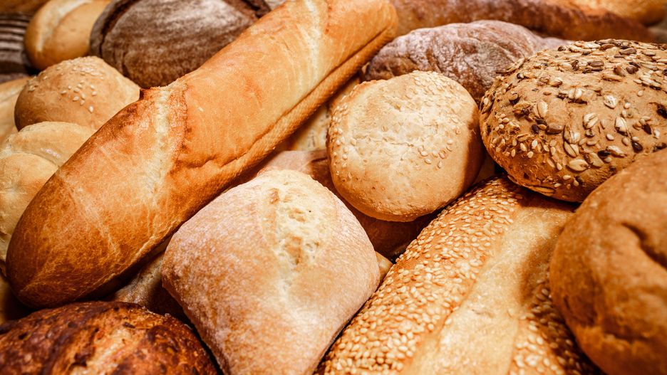 Niska temperatura zapobiega występowaniu pleśni, jednak spowoduje, że chleb szybciej stanie się czerstwy.