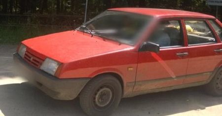 Zatrzymują auto i wyrzucają kamerę dziennikarza Polsatu. Zobacz wideo