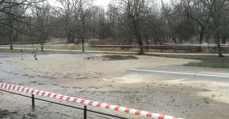 Powiśle. Poważna awaria sieci ciepłowniczej. Ogromna dziura na środku ulicy