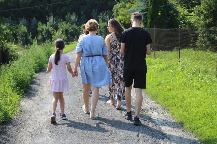 Katarzyna Jastrząb jest mamą siedmiorga dzieci. Pięcioro z nich urodziło się innym rodzicom