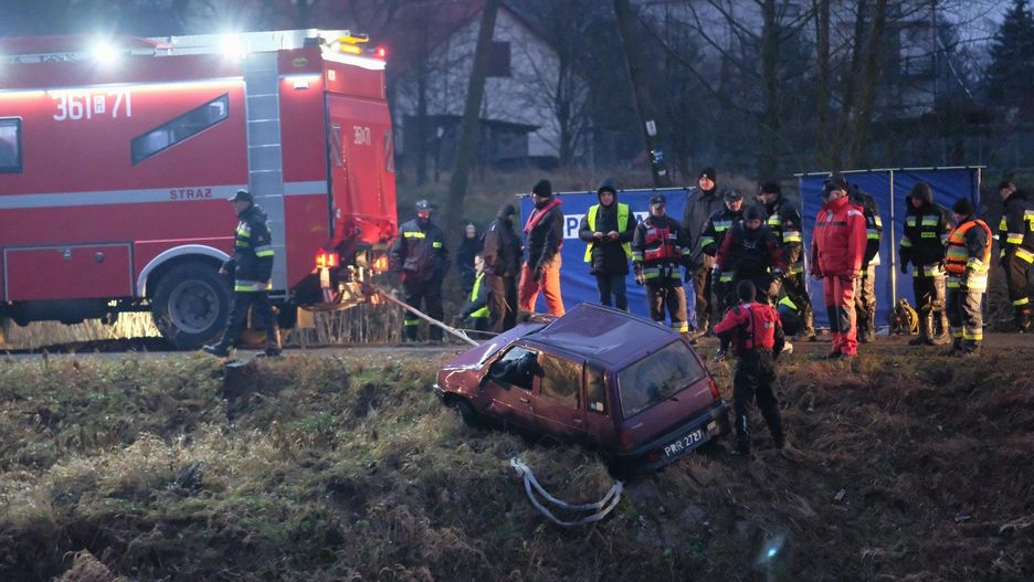 Auto z ciałami piątki młodych ludzi znaleziono w Wisłoku 29 grudnia