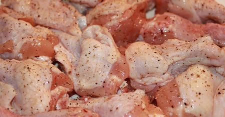 Salmonella w polskim mięsie wysłanym do Czech. Tym razem chodzi o kurczaki