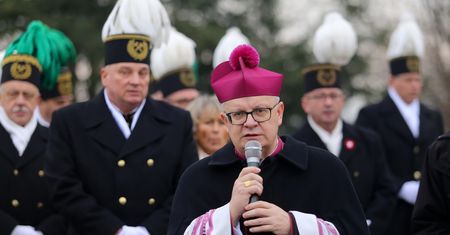 Mocne słowa biskupa o sytuacji w Polsce: najwyższy czas, abyśmy ocknęli się