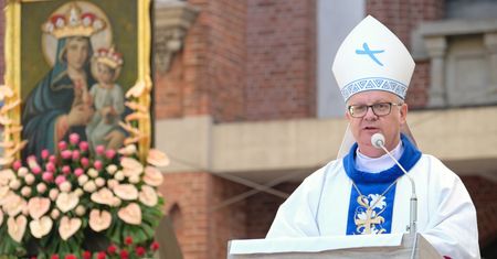 Opole. Zarzuty dla księdza podejrzanego o podszywanie się pod biskupa Andrzeja Czaję