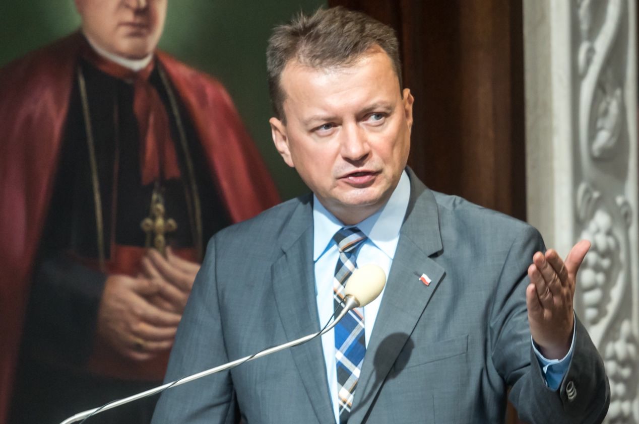 Szef MSWiA Mariusz Błaszczak przemawia w Sanktuarium NMP Gwiazdy Nowej Ewangelizacji i św. Jana Pawła II w Toruniu.