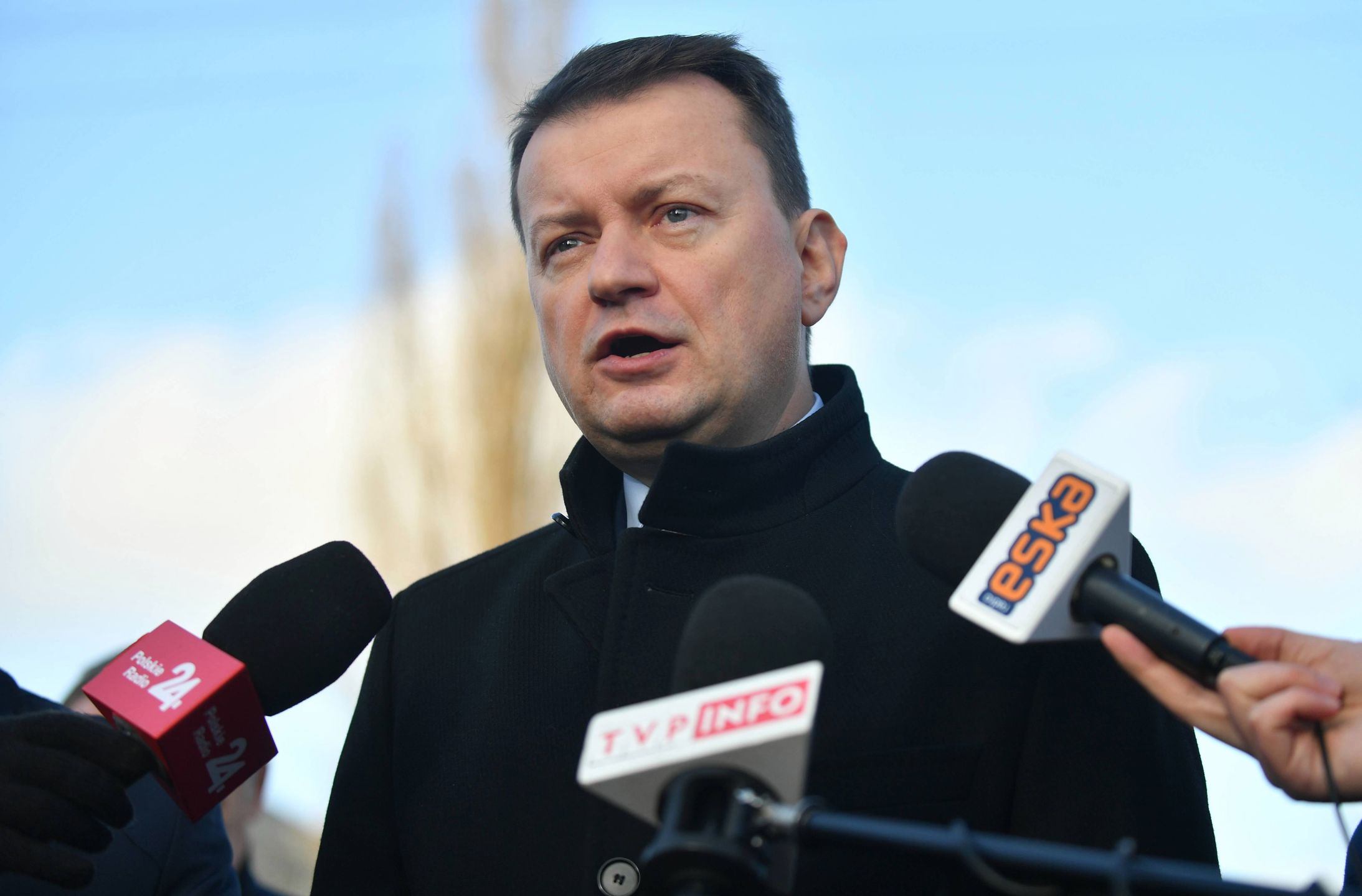 Błaszczak zapewnił, że MON pozostaje w stałym kontakcie z BBN