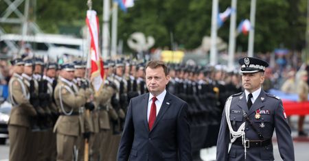 MON chciał usuwać lampy, kwiaty i krzewy z centrum Katowic. Przez defiladę