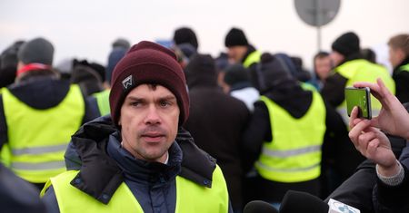 Konferencja AGROunii. Rolnicy przedstawiają postulaty przed Pałacem Prezydenckim
