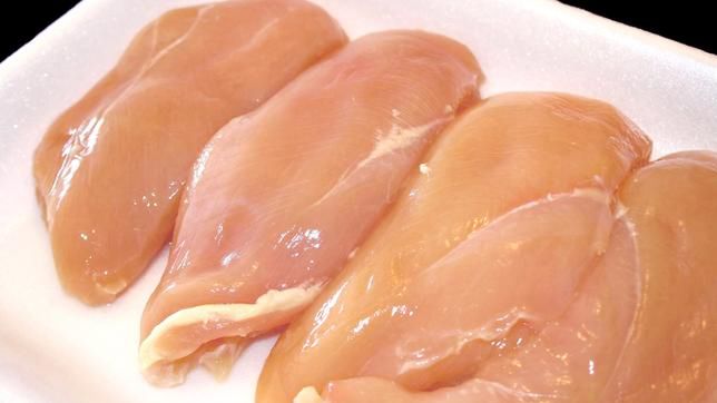 Pan Jakub zlecił badania mięsa z kurczaka w laboratorium.