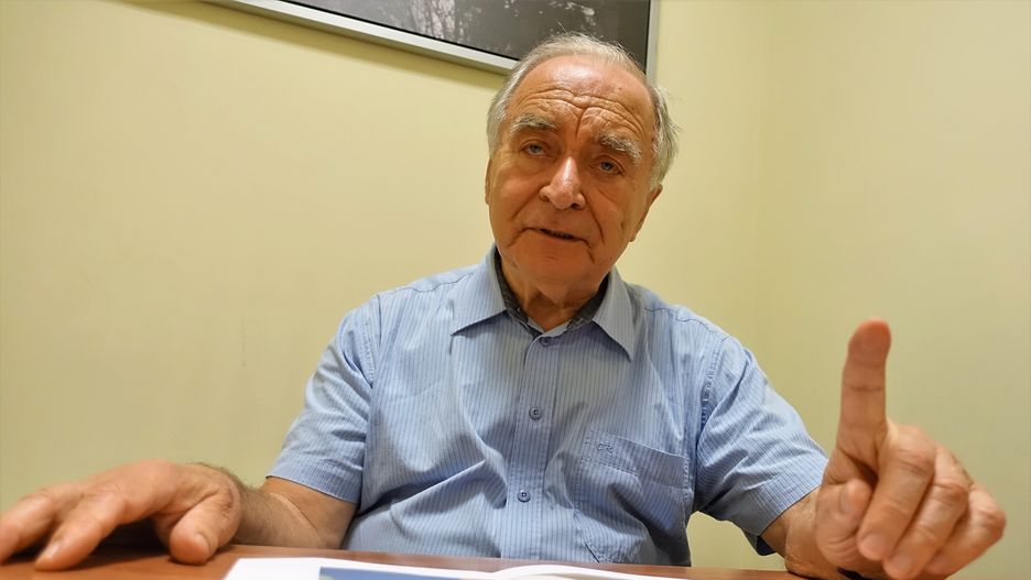 Prof. Adam Lipowczan, specjalista ds. akustyki.