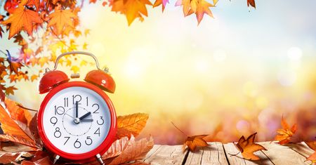 Zmiana czasu z letniego na zimowy 2019. Kiedy przestawiamy zegarki?