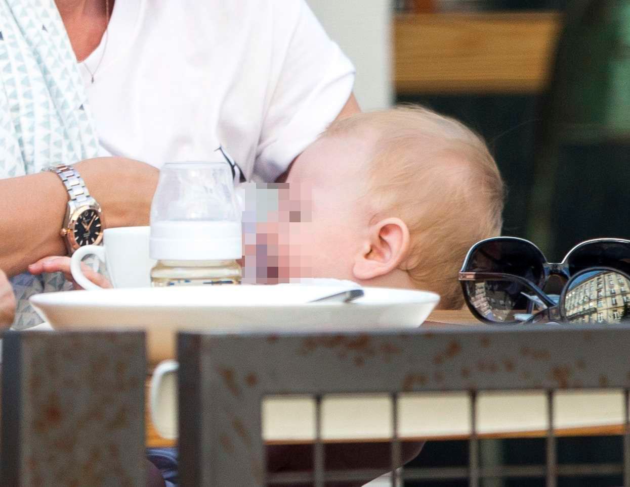 Magdalena Boczarska karmi piersią w restauracji