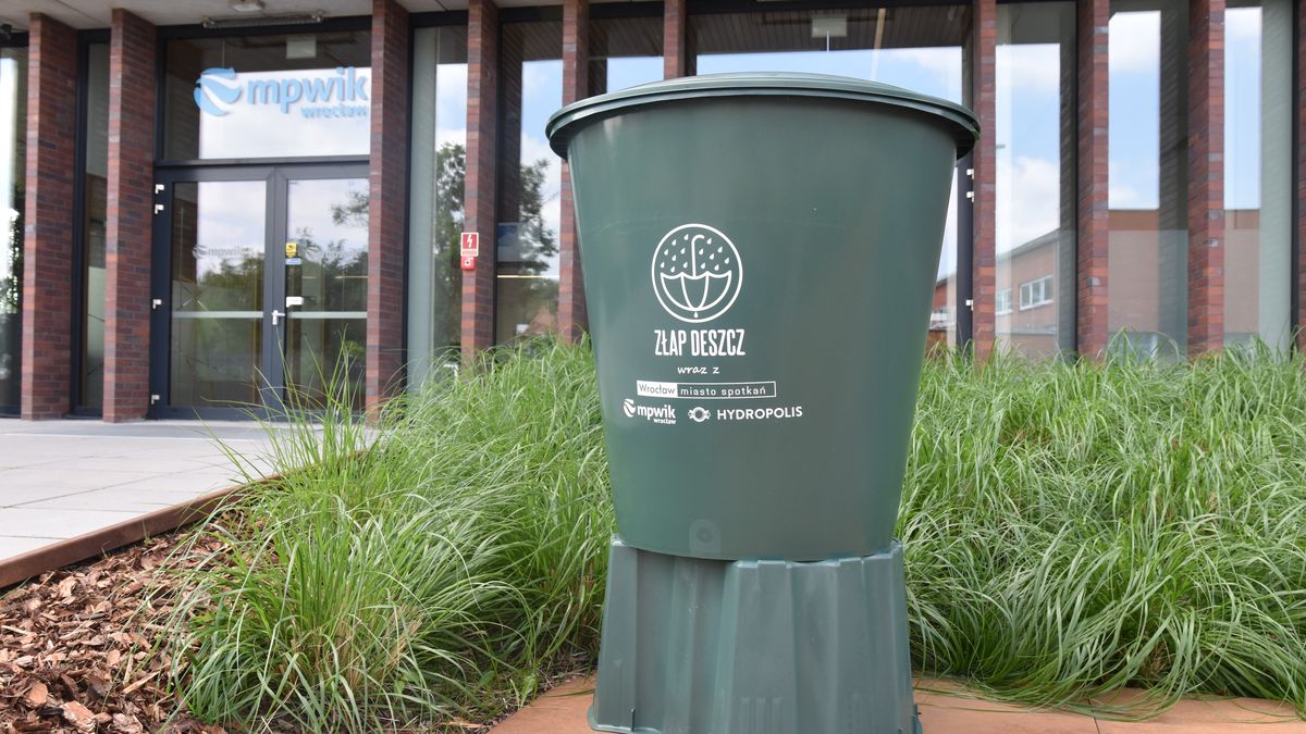 Przez ostatnie 5 lat zużycie wody znacznie wzrosło - twierdzi MPWiK. Beczki mają pomóc w jej oszczędzaniu.