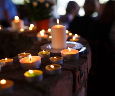 Wrocław. Jak dojechać na cmentarze 1 listopada? Rozkład jazdy, zamknięte ulice