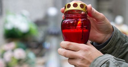 Ksiądz nie pozostawia wątpliwości. Kategoryczne "nie!" dla symboli religijnych na zniczach