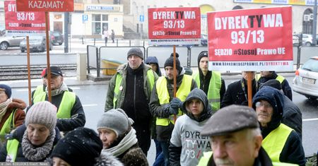 Bank zagroził rodzinie Dziubaków. Frankowicze poskarżą się Unii