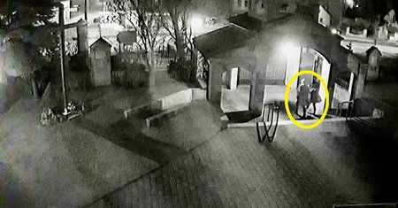 Wymalował graffiti na drzwiach kościoła. Usłyszał zarzut