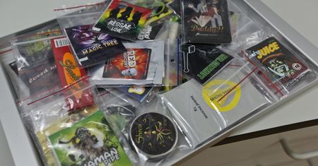 Ostrzejsze kary dla handlarzy dopalaczami. Będą na równi traktowani jak dilerzy narkotyków