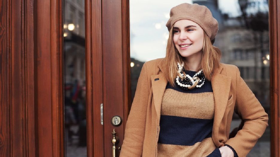 Płaszcze dla pań plus size nie muszą być wyjątkowo obszerne, ważne jednak, aby były dobrze dopasowane