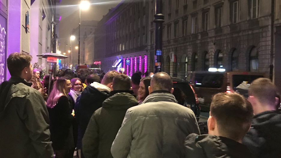 Kolejka do klubu na ul.Mazowieckiej