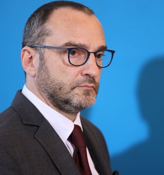 Wiceminister zdrowia rezygnuje. Opuszcza resort z "powodów zdrowotnych"