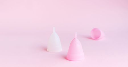 #ZielonyListopad – dzień 7. Wybierz kubeczek menstruacyjny zamiast jednorazowych środków higienicznych