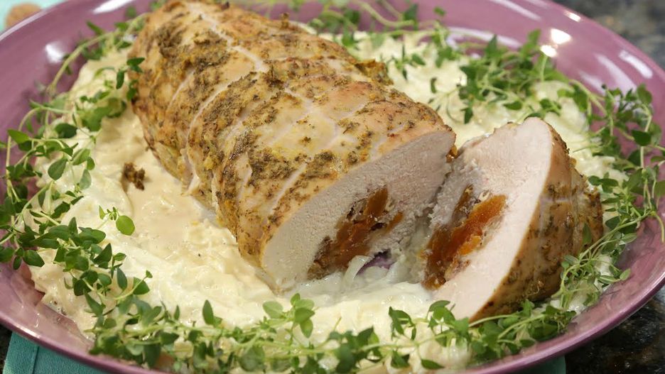 Pieczeń z indyka z morelami i orzechami
