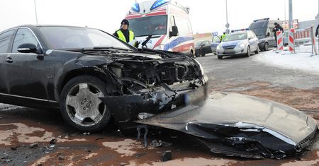 Policja ukarała go za kolizję. Ubezpieczyciel twierdzi, że jej nie było