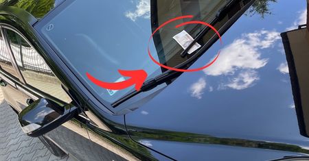 Zobaczyłeś stówę za wycieraczką auta? W żadnym wypadku z niego nie wysiadaj!