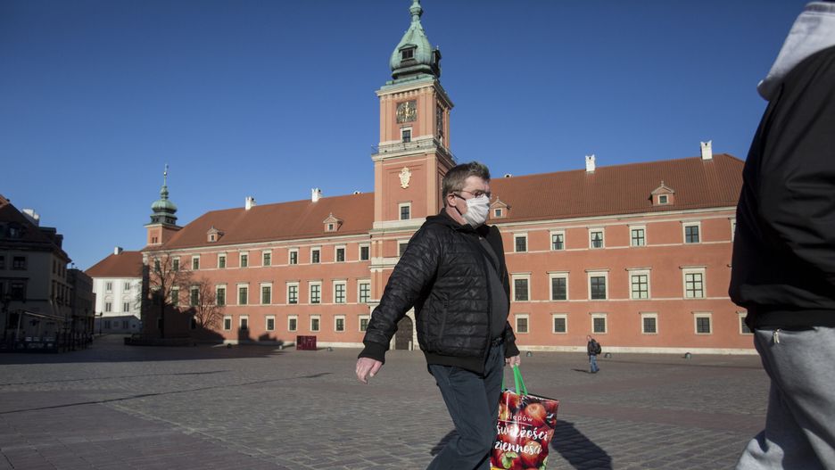 Koronawirus w Polsce. MZ: nowelizujemy rozporządzenie o obowiązkowym zakrywaniu twarzy