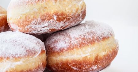 Pączki w tłusty czwartek. Najlepsze kryją w środku...