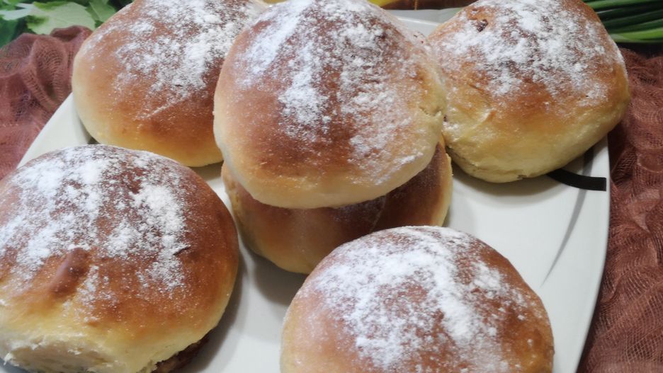 Bułeczki śliwkowe. Słodka przekąska do kawy