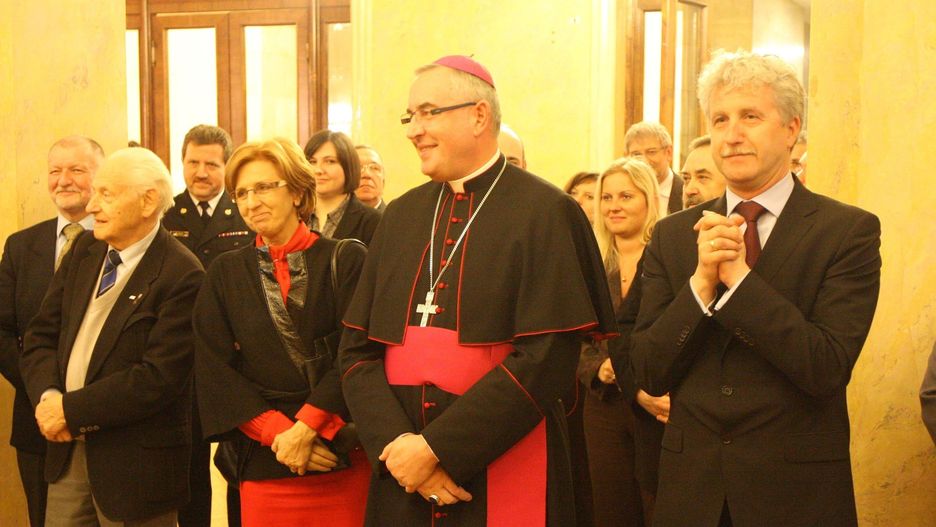 Tak wyglądało jajeczko w 2010 r. Wzięła w nim udział m.in. ówczesna prezydent stolicy Hanna Gronkiewicz-Waltz z PO