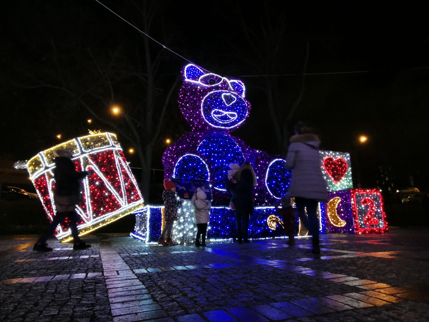 Warszawa. Świąteczna iluminacja 2019 otwarta 